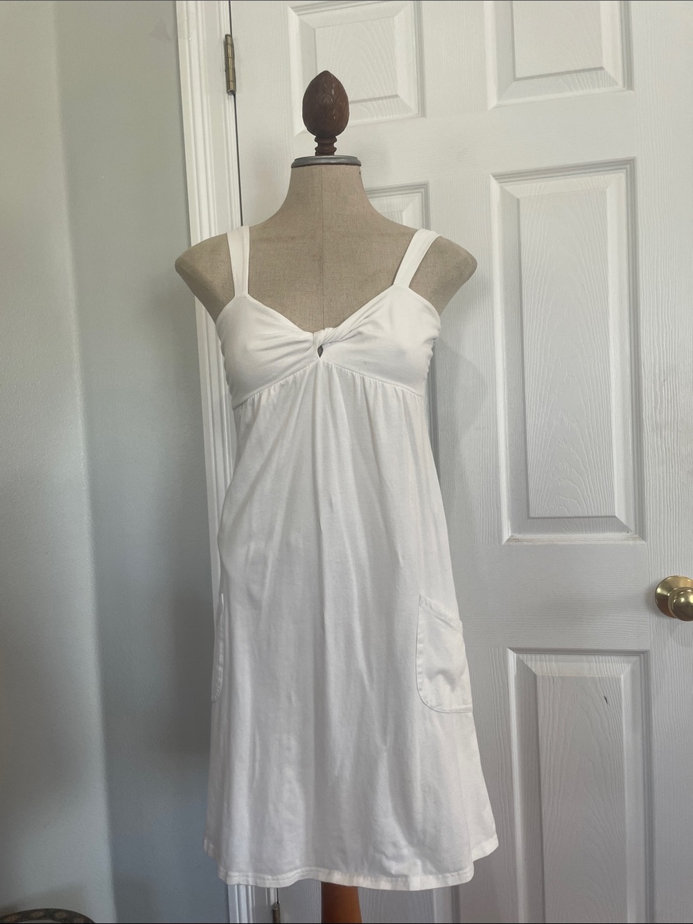 Betty Blue Women’s White Sleeveless baby doll Pockets women’s size M